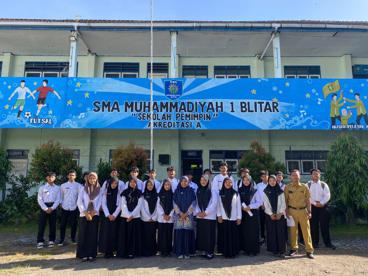 SMA Muhammadiyah 1 Blitar Unggul: Menguatkan Kompetensi Siswa melalui Program Magang Dual Track School